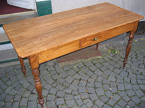 Arbeitstisch aus Esche